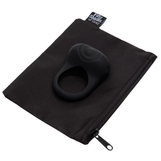 Petdeset odtenkov sive - Vibracijski obroček za penis Sensation na baterije (črn)