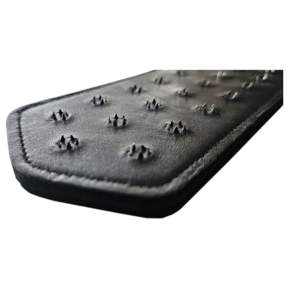 Rouge - bič iz pravega usnja s kovinskimi neti - črna