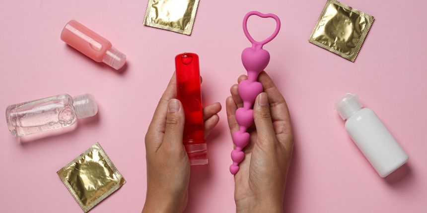 Osnove priprave na analni seks z lubrikanti, kondomi in analnimi igračkami za začetnike | lovesexshop.si sex shop